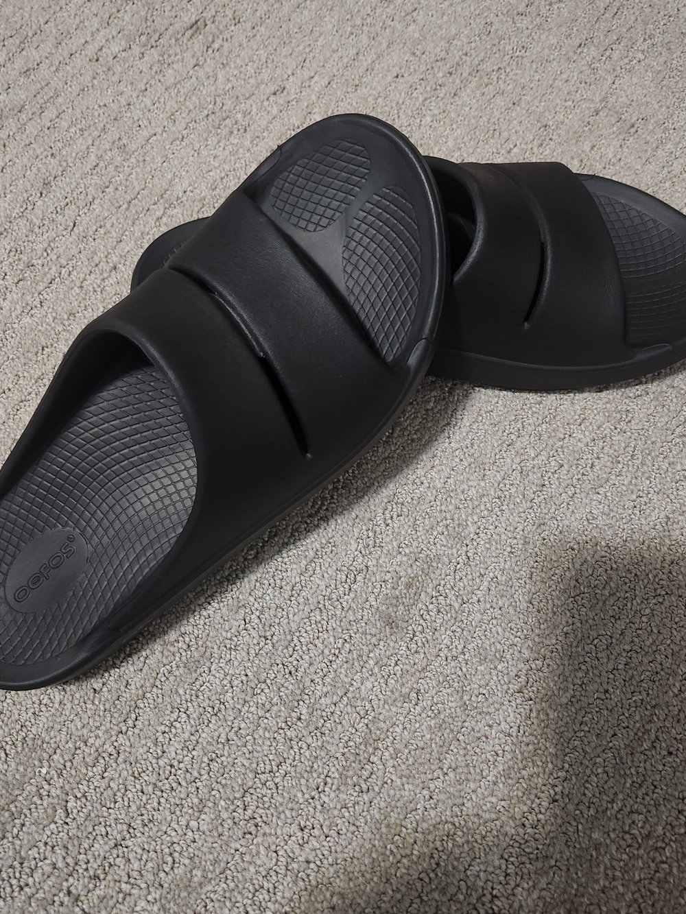 OOFOS Men's Black Slip-On Recovery Clog - Picture 2 of 4